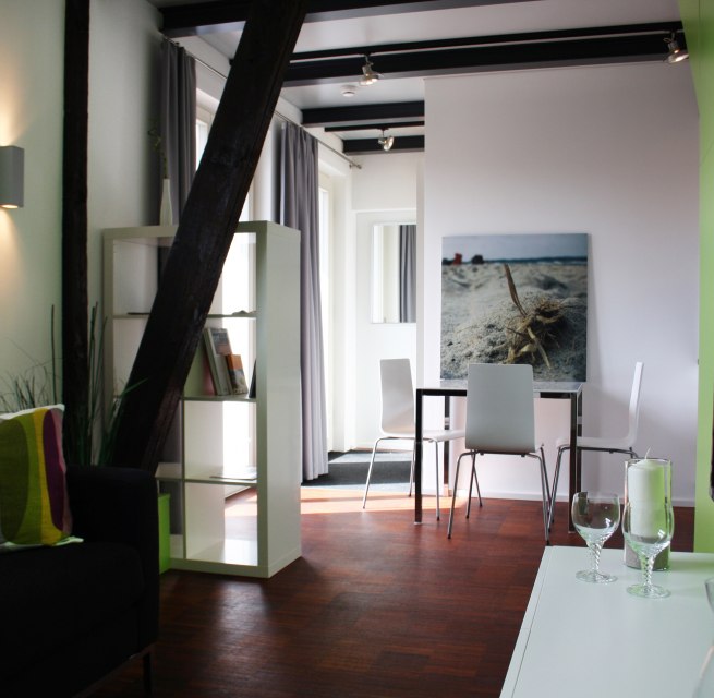 2-persoons appartement "Die Verträumte"Galerijflat | 40 m² | woonkamer met keuken | 1 slaapkamer | douche | terras // © Haus Düne31 2-persoons appartement "Die Verträumte"Galerijflat | 40 m² | woonkamer met keuken | 1 slaapkamer | douche | terras // © Haus Düne31