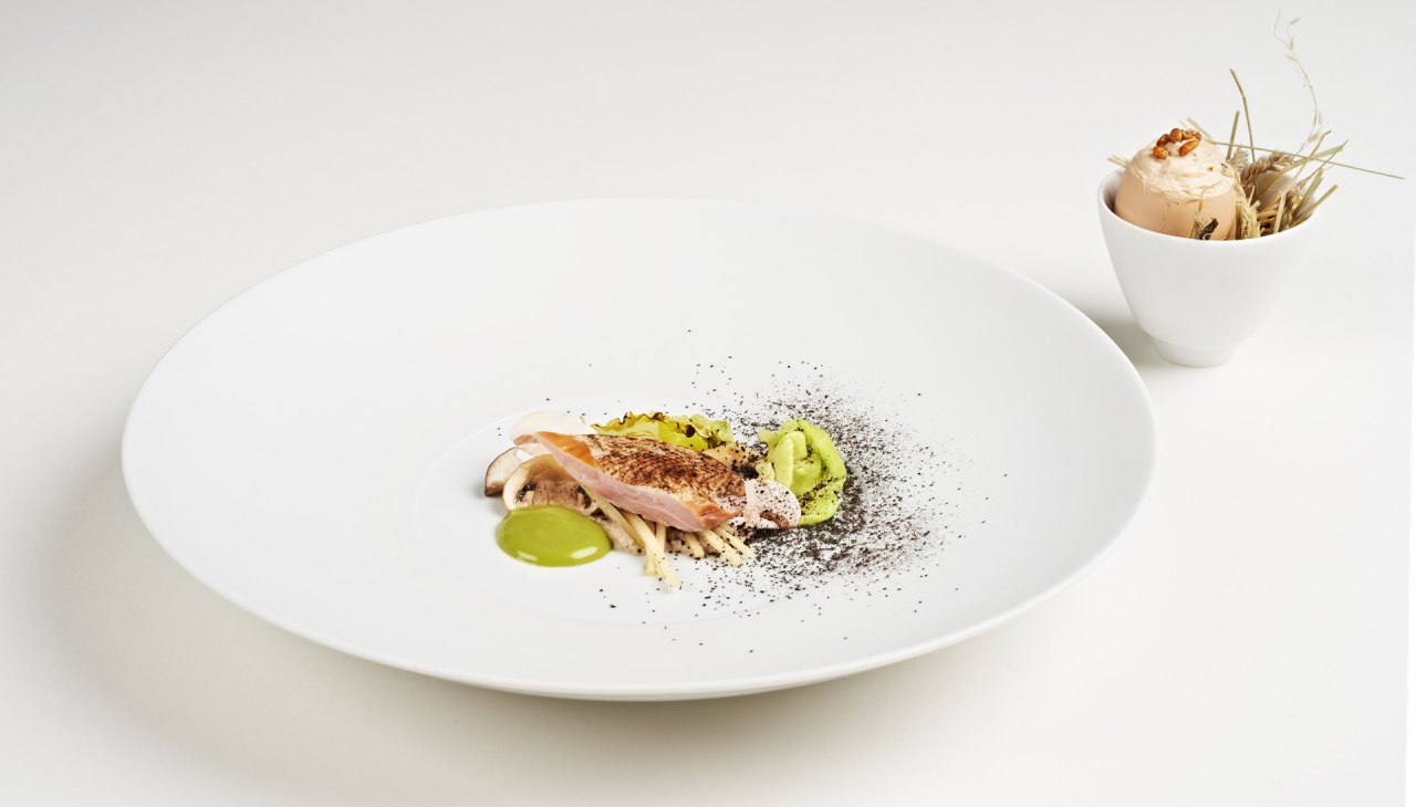Various quail with lettuce, leek ash and seed oil, © Ben Fuchs