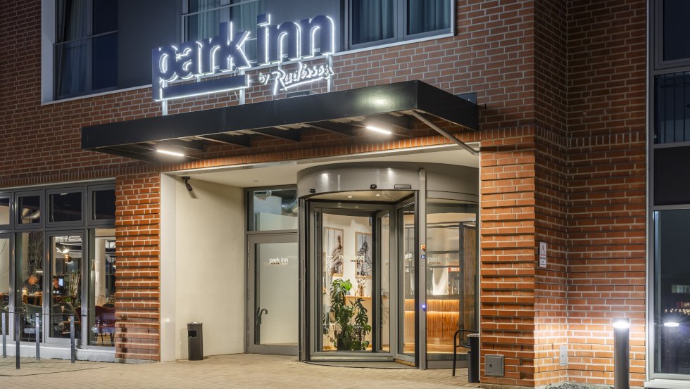 Entrance to the Park Inn by Radisson Wismar // &copy; park inn by Radisson Wismar