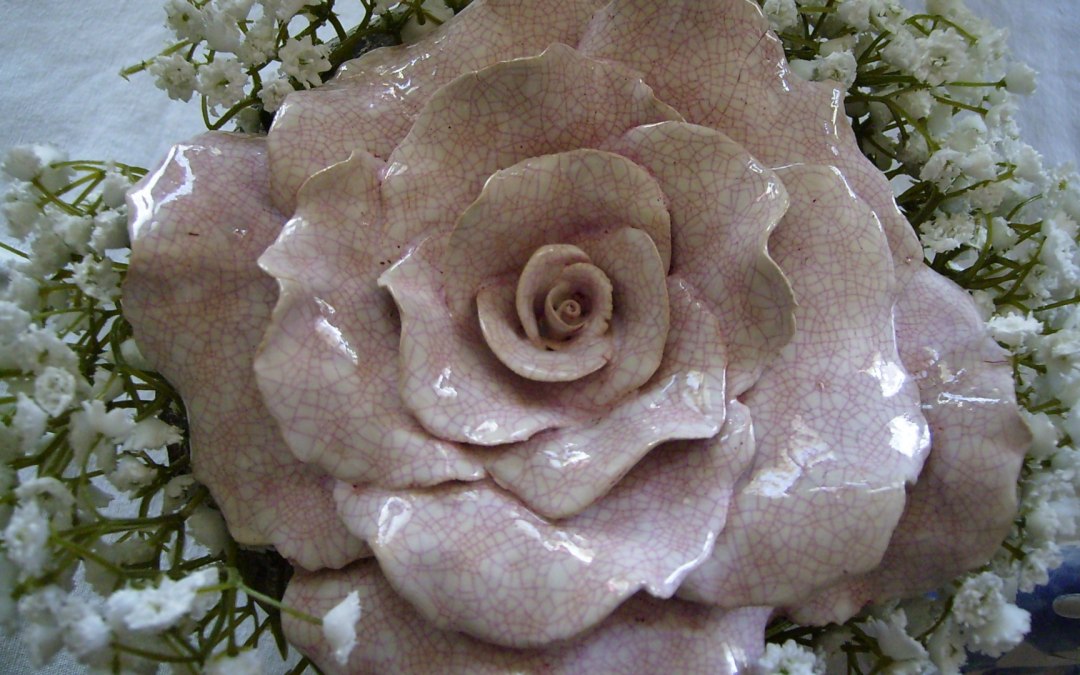 Glazed ceramic rose, © Rosentau-Keramik/Rehfeld