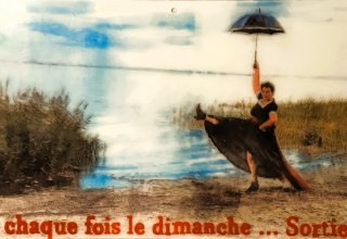 Again and again Sonntaggs ... Exit, light painting on frosted glass, 2025, figure Daniela MELZIG // &copy; Daniela MELZIG