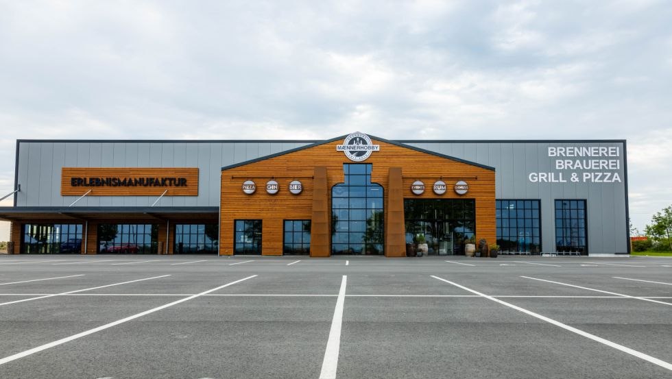 Ervaar MV's modernste & grootste distilleerderij met brouwerij & gastronomie // &copy; Erste M&AElig;NNERHOBBY GmbH