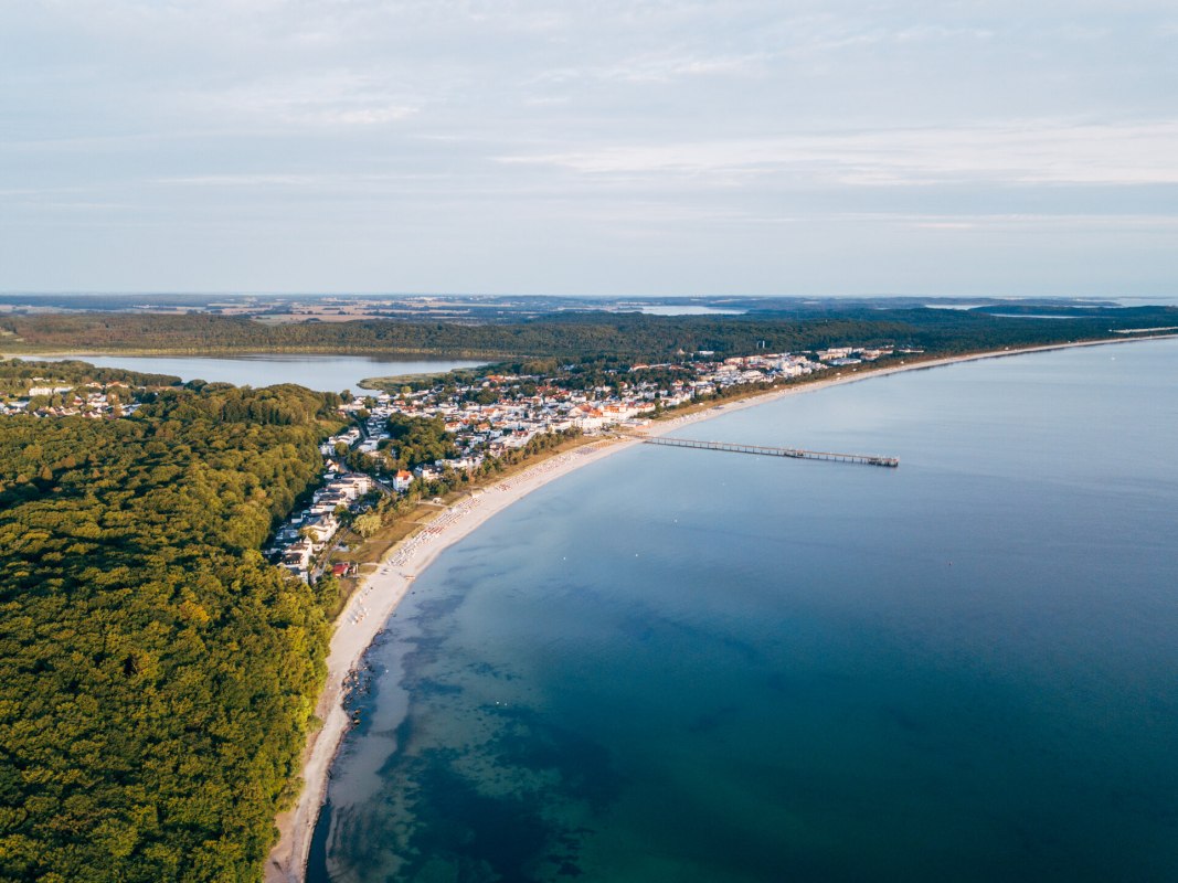 Luchtfoto van de kustplaats Binz, &copy; TMV/Friedrich