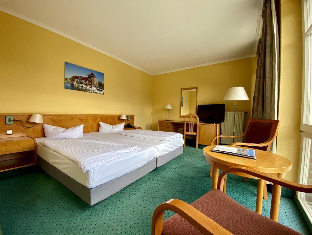 &copy; Hotel Neustrelitz GmbH & Co. KG