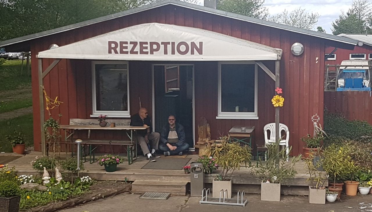 Serdecznie witamy! Tutaj znajdziesz odpowiedzi na wszystkie pytania dotyczące kempingu i okolicy., © Ferienpark Ueckermünde-Bellin GmbH Serdecznie witamy! Tutaj znajdziesz odpowiedzi na wszystkie pytania dotyczące kempingu i okolicy., © Ferienpark Ueckermünde-Bellin GmbH