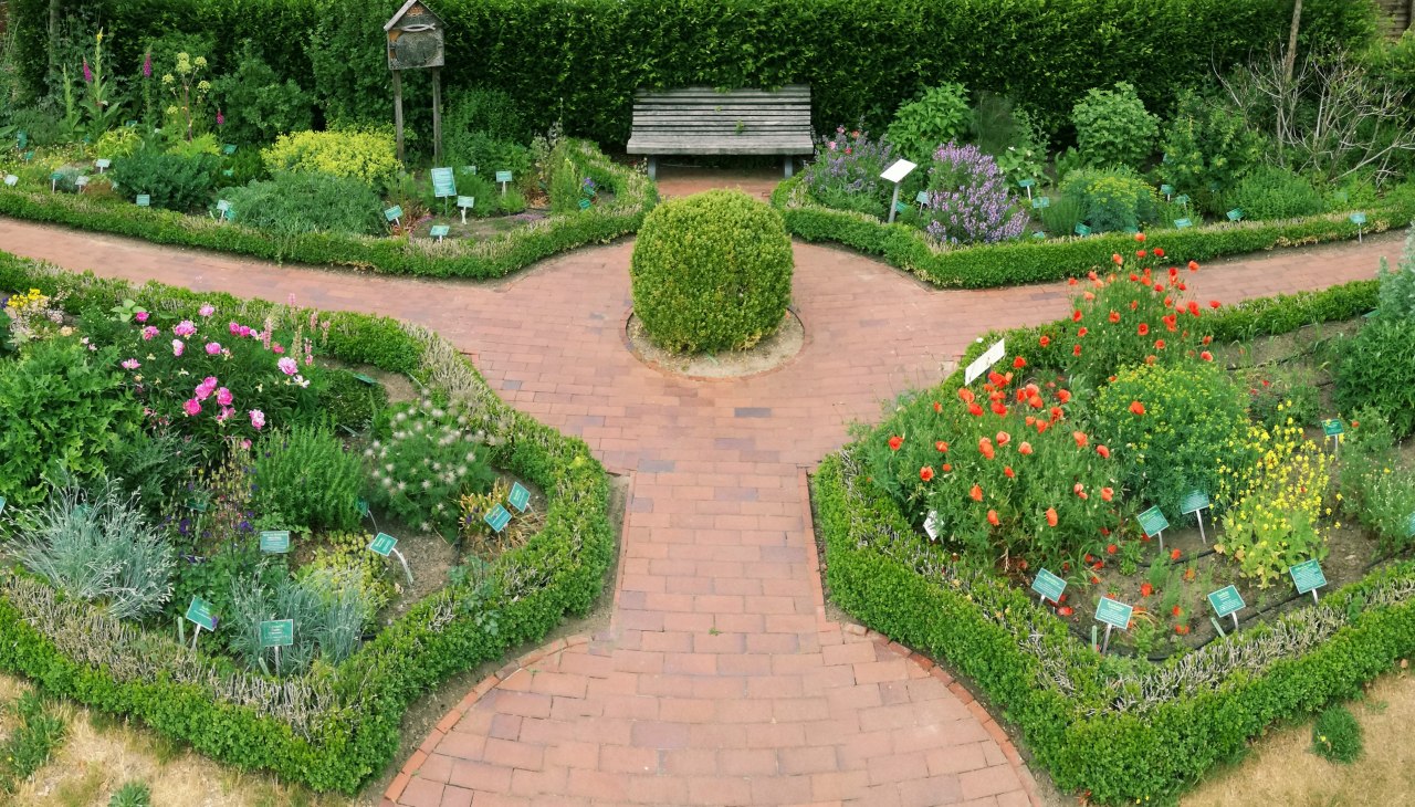 bijbel-en-rozentuin-bijbel-centrum-barth, © Hans-Joachim Meusel bijbel-en-rozentuin-bijbel-centrum-barth, © Hans-Joachim Meusel