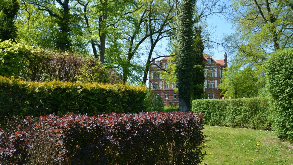 Uitzicht vanuit de haagtuin naar de artilleriekazerne, © Tourismusverband Mecklenburg-Schwerin