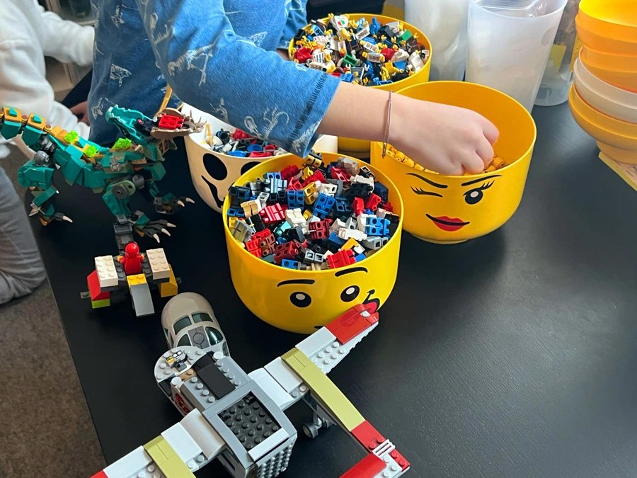 Build Minifigures // &copy; K&uuml;bo Bricks