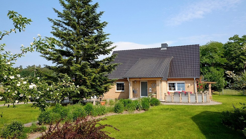 Kwiat jabłoni w wiejskim domu, &copy; Familie Hoffmann