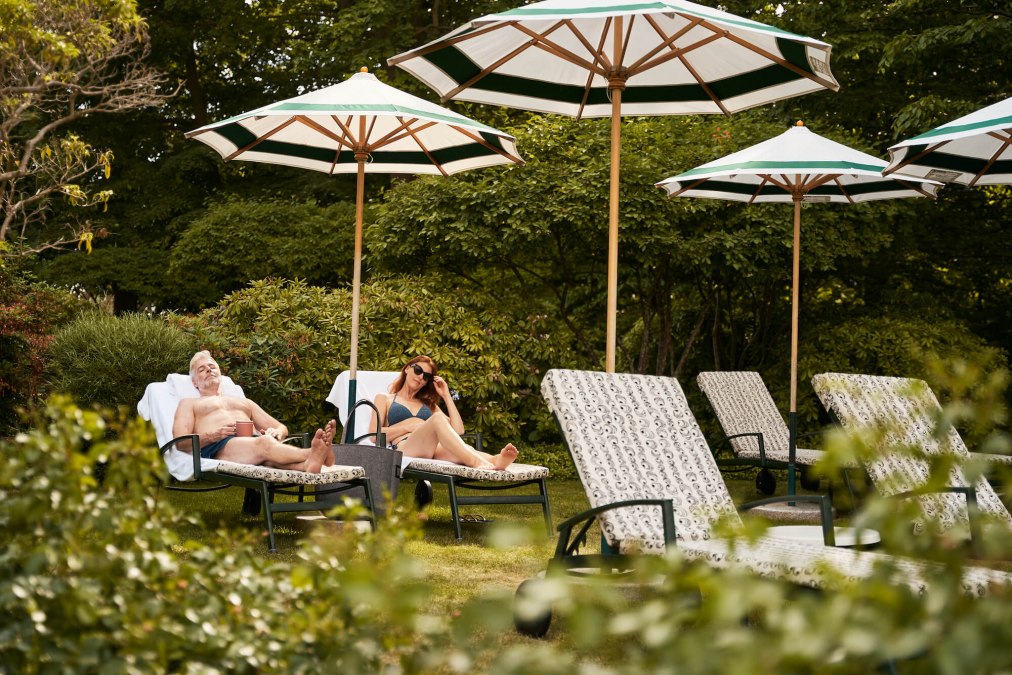 Leżaki w parku należącym do A-ROSA Strandidyll Heringsdorf, © DSR Hotel Holding