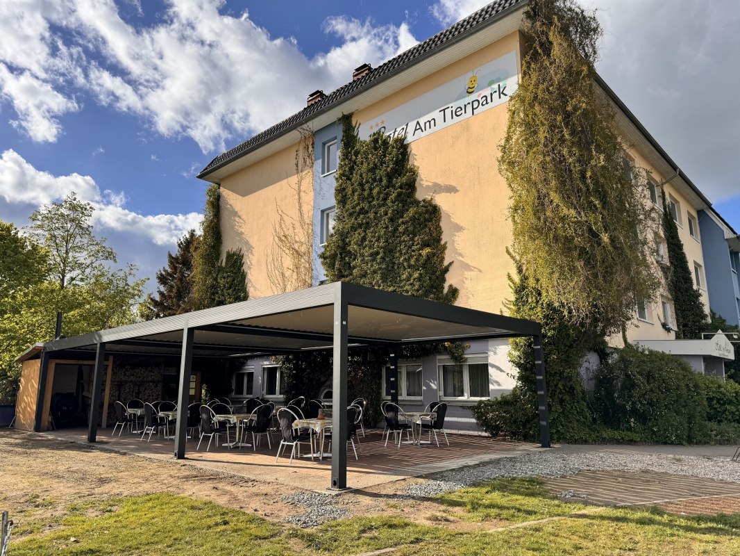 Taras z widokiem na zewnątrz // &copy; Hotel_Am_Tierpark_J.Hertzsch