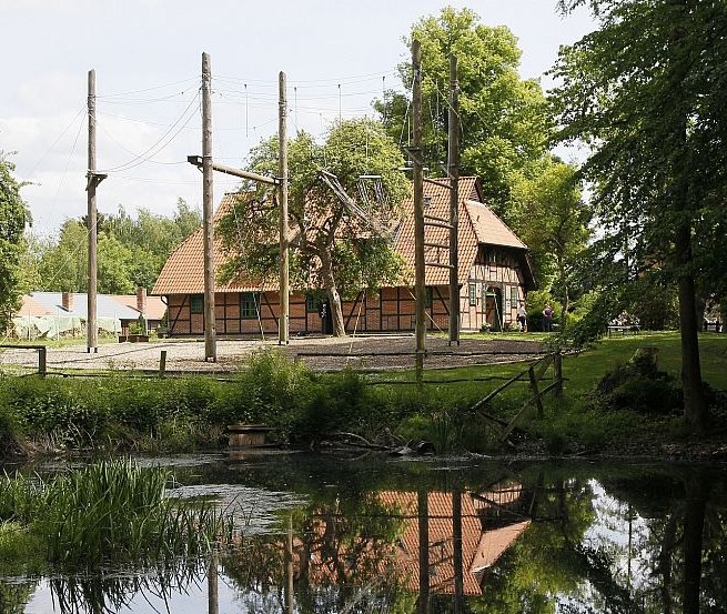 Leśny dom z użytkowym terenem zewnętrznym // &copy; Lars Schneider f&uuml;r GFE | erlebnistage