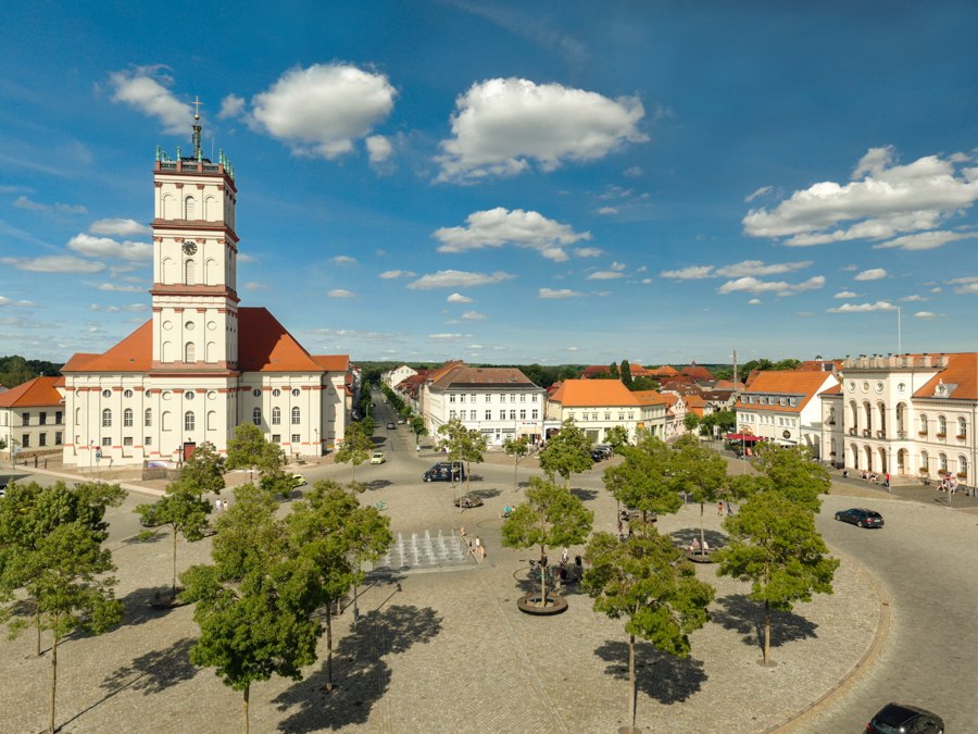 Market place with town church, &copy; Stadt Neustrelitz/Sebastian Haerter