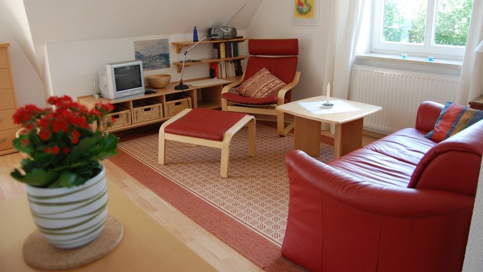 Miejsce do siedzenia w części dziennej mieszkania wakacyjnego // © Landhaus Osten/Von Osten Miejsce do siedzenia w części dziennej mieszkania wakacyjnego // © Landhaus Osten/Von Osten