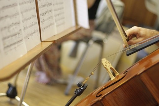 Illustration of a cello // &copy; Ulrike Bals