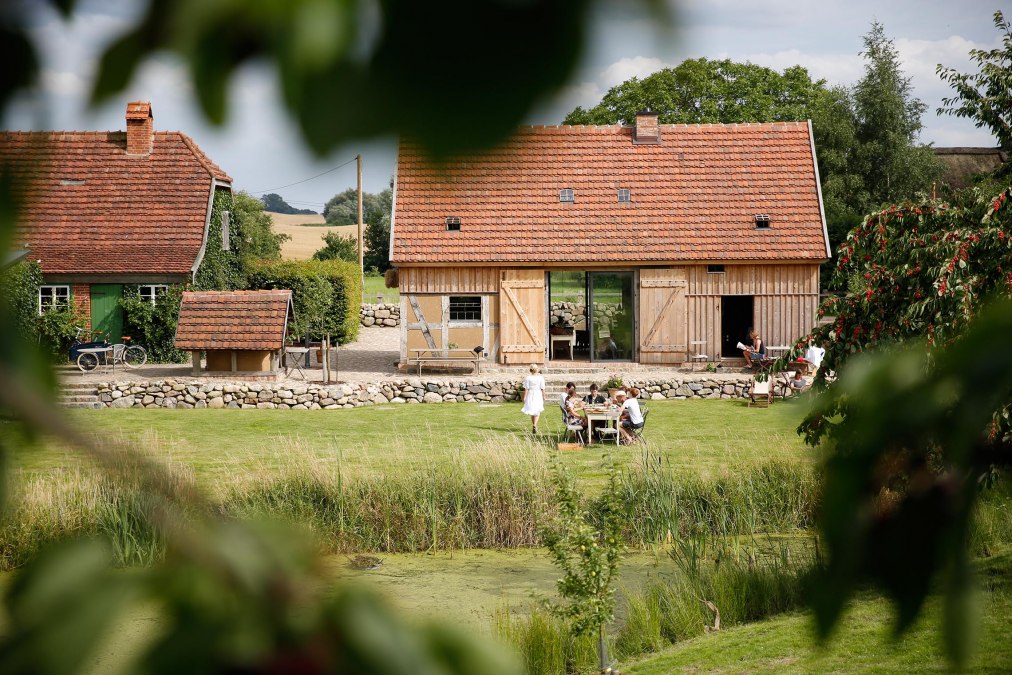 View from the sheep paddock to the barn, © Hauke Dressler