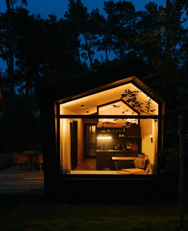 Kabina 28 w nocy, © Cabin28 Kabina 28 w nocy, © Cabin28