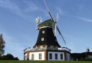 Holenderski wiatrak jest popularnym celem wycieczek i punktem orientacyjnym Klütz, © Stadtinformation Klütz