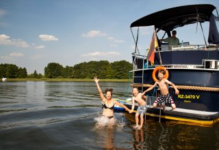 Fun for the whole family with the "floating vacation apartment" // &copy; M&uuml;ritz Yacht Management