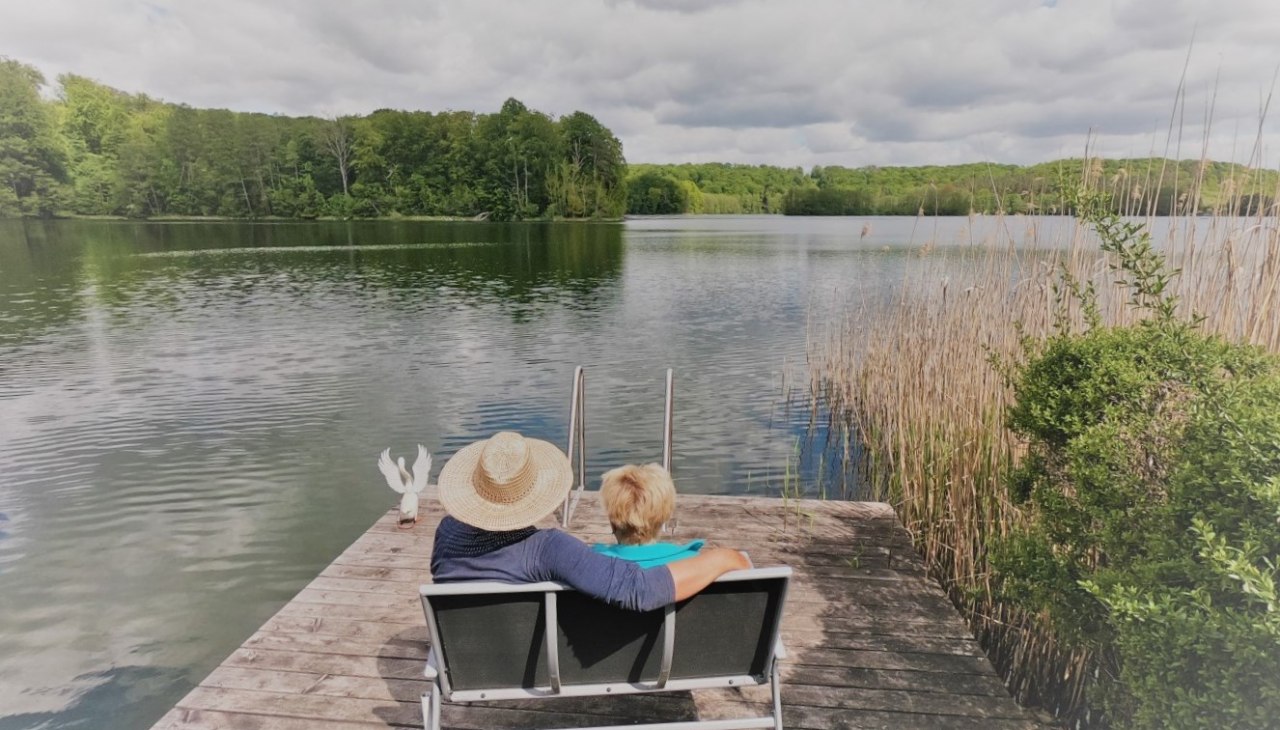 Z pomostu roztacza się wspaniały widok na jezioro Haussee, © D. Rgener