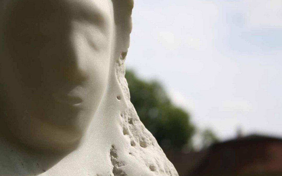 Anne-Katrin Altwein: Allonge. Marble. Studio ARQUOIA exhibition and sculpture garden in Ivenack, © Foto: Raphael Wolf