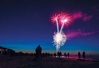 XXL-Strandfeuerwerk // © Ronny Heim XXL-Strandfeuerwerk // © Ronny Heim
