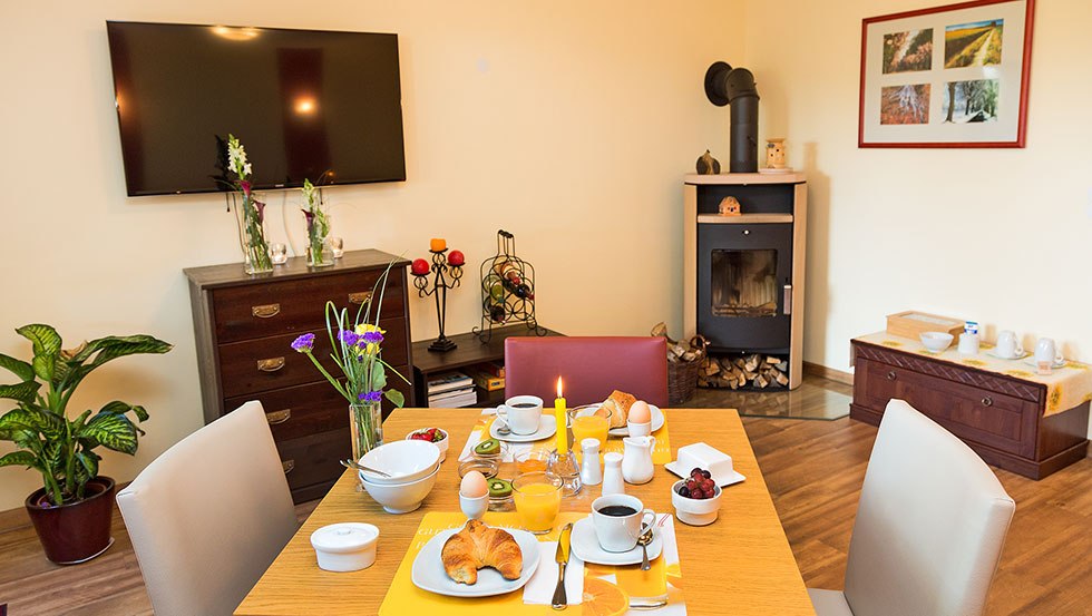 Fr&uuml;hst&uuml;cks-/ Getr&auml;nke- und Br&ouml;tchenservice // &copy; Landhaus R&uuml;geband