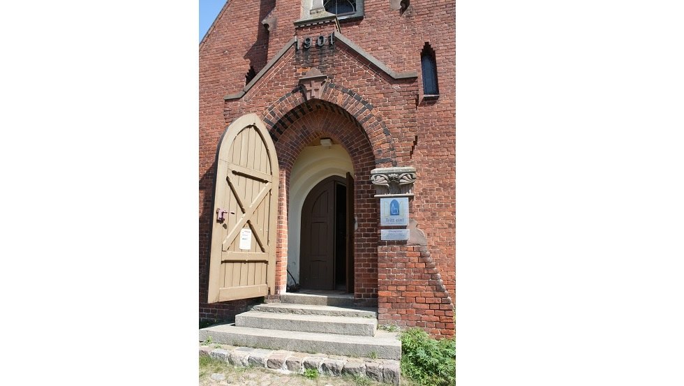 Exterior shot of the church in Babke // © Mecklenburgische Kleinseenplatte Touristik GmbH Exterior shot of the church in Babke // © Mecklenburgische Kleinseenplatte Touristik GmbH