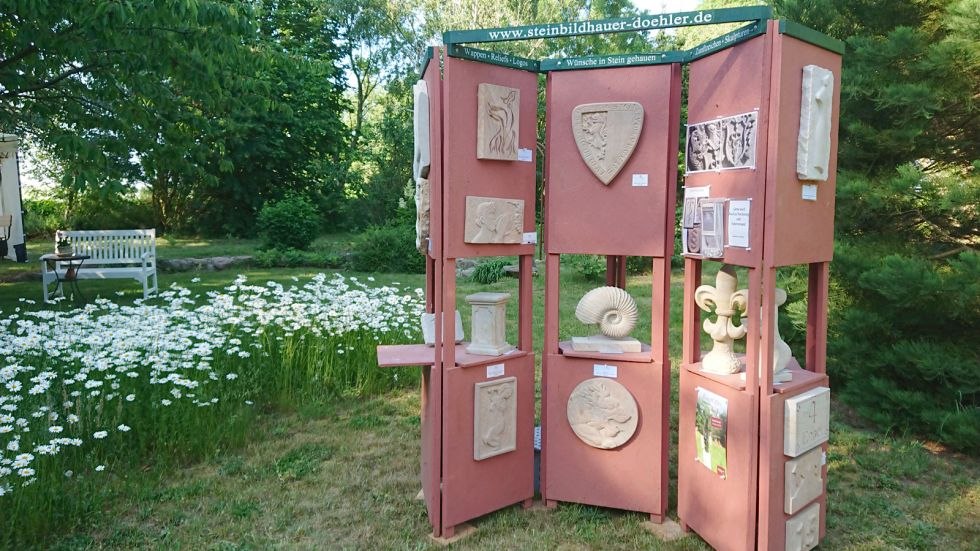 Stand stone sculpture, &copy; Frank D&ouml;hler