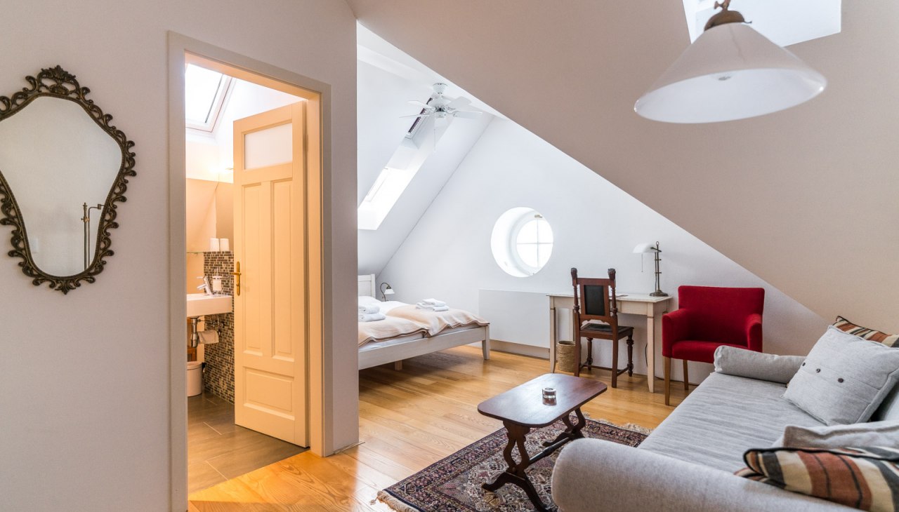 Insight into one of 30 rooms. The stylish and hearty elegance of the manor house, the contemplation of monastic retreat and the high-quality room design, reduced to the essentials, support you on your way inward, in search of peace and relaxation., © Kloster Gut Saunstorf