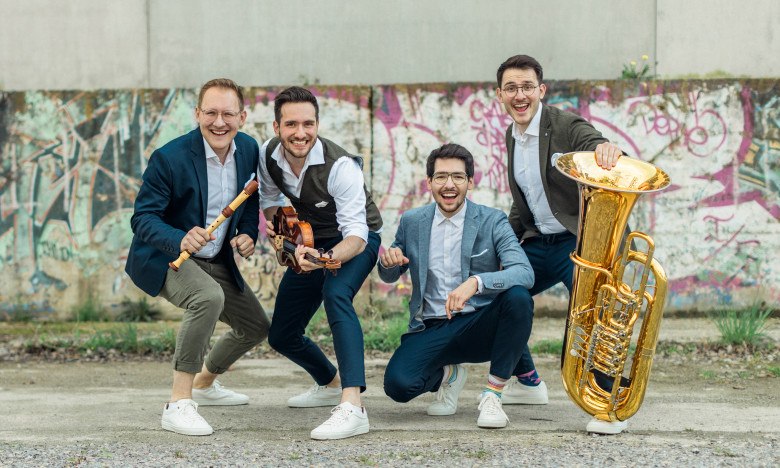 © © Theresa Pewal © © Theresa Pewal