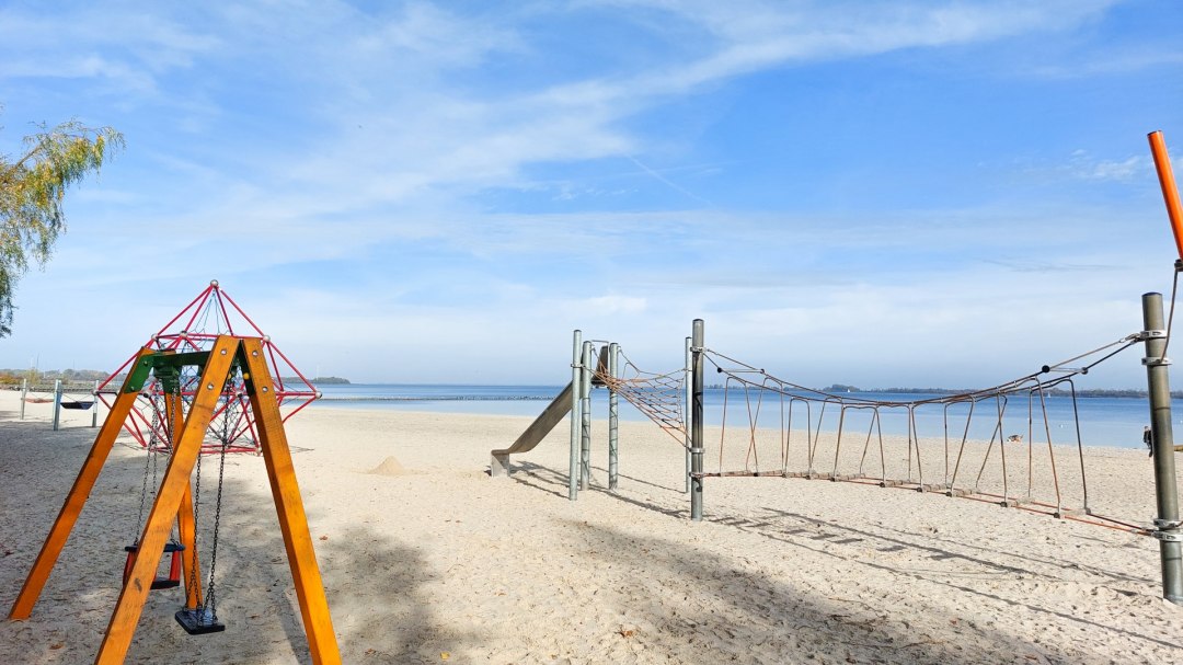 Children playground outdoor pool, © Tourismuszentrale Stralsund
