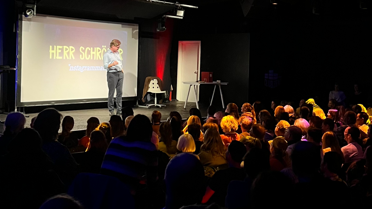 De heer Schr&ouml;der op een grote tournee door Duitsland, &copy; Club Zenit