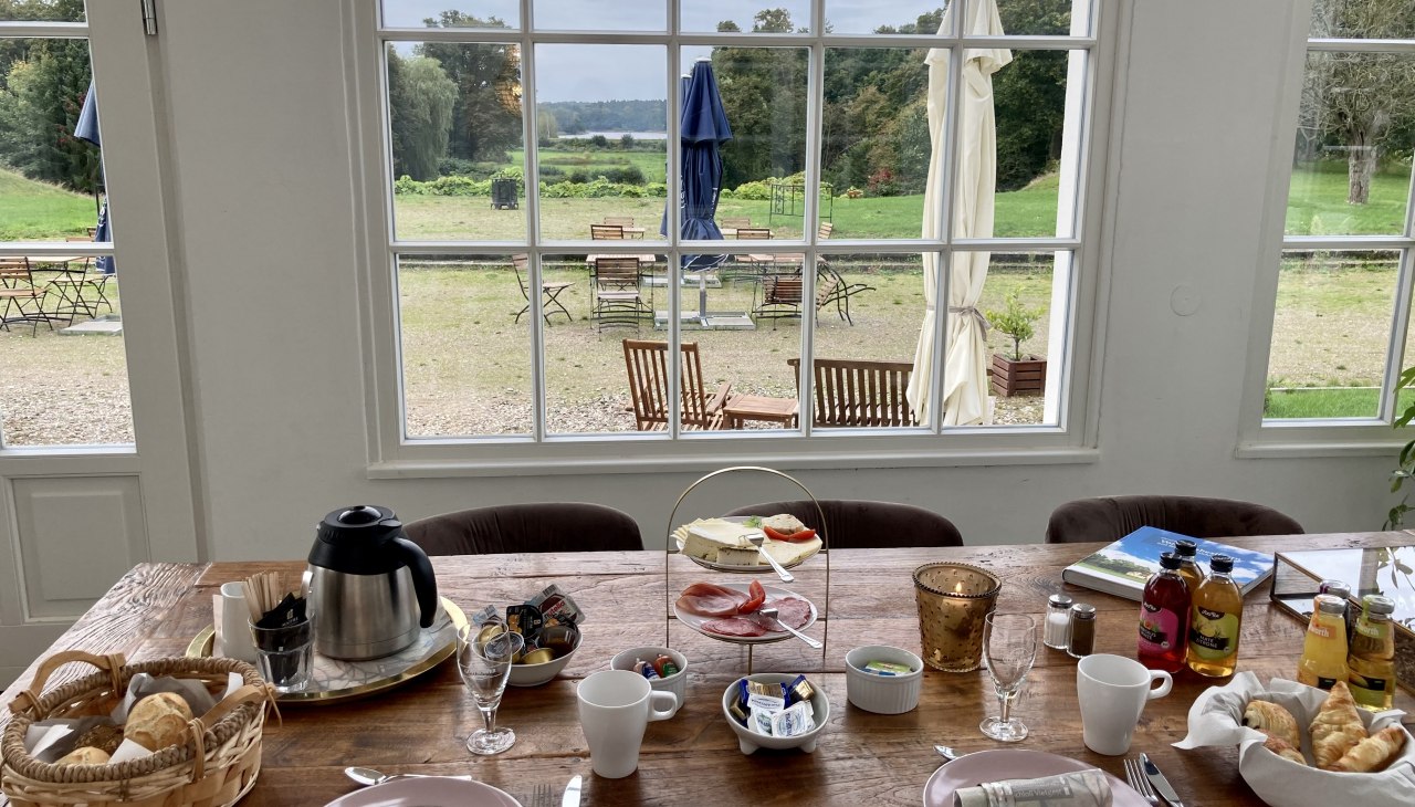 Breakfast with a view, &copy; Hager / Schloss Vietgest