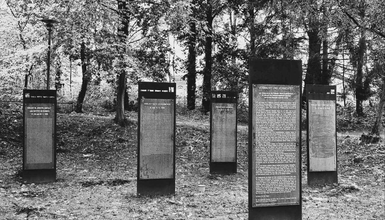 Monument met de namen van patiënten die tijdens het nationaalsocialistische tijdperk zijn gedood, © Barbara Hesse