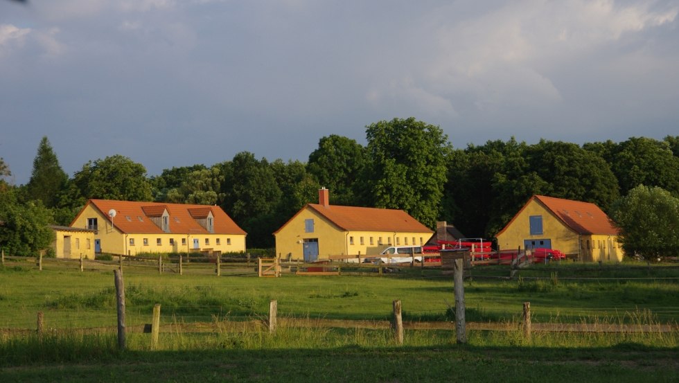 Uitzicht op het natuurdorp Eickhof, in het centrum van het Sternbergse merengebied, © Naturdorf Eickhof/ Abeln