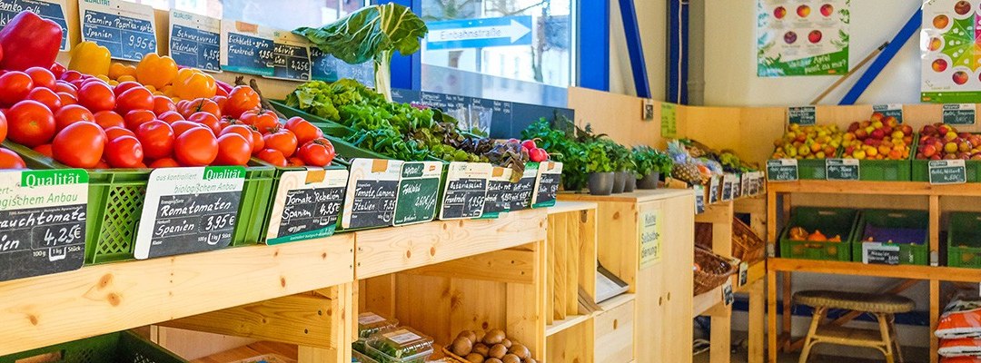 Cutout fruit & vegetables department, all the freshness of the region together with a fruit & vegetables from around the world., © Martin Wittmann, freedesign.de