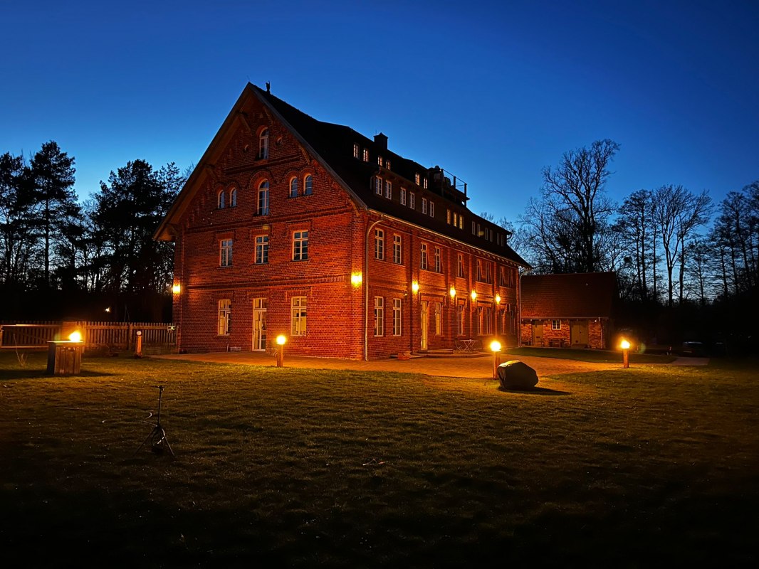 Exterior view - view from the spacious garden // © Benita Röhl Exterior view - view from the spacious garden // © Benita Röhl