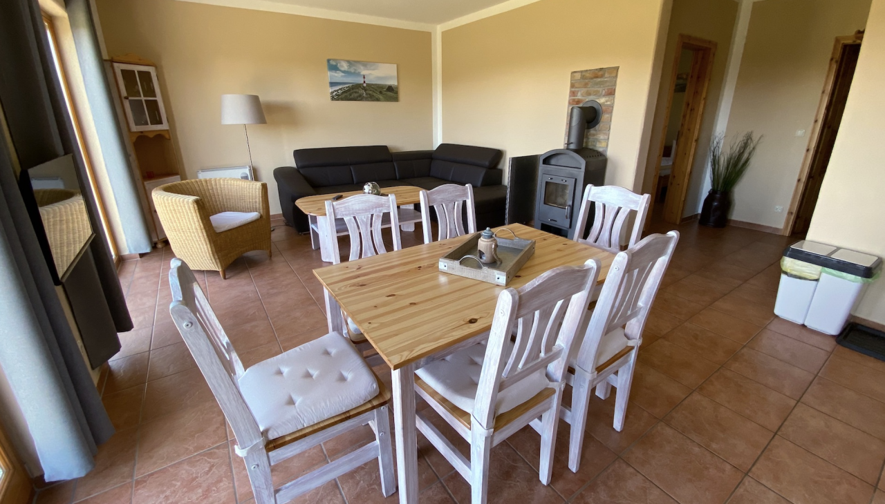 Część dzienna w domu wakacyjnym dla 6 osób, © Peter Leupold Część dzienna w domu wakacyjnym dla 6 osób, © Peter Leupold