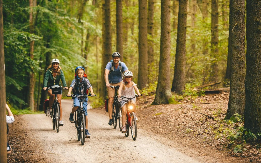 Met het gezin op de fiets, © TMV/Roth