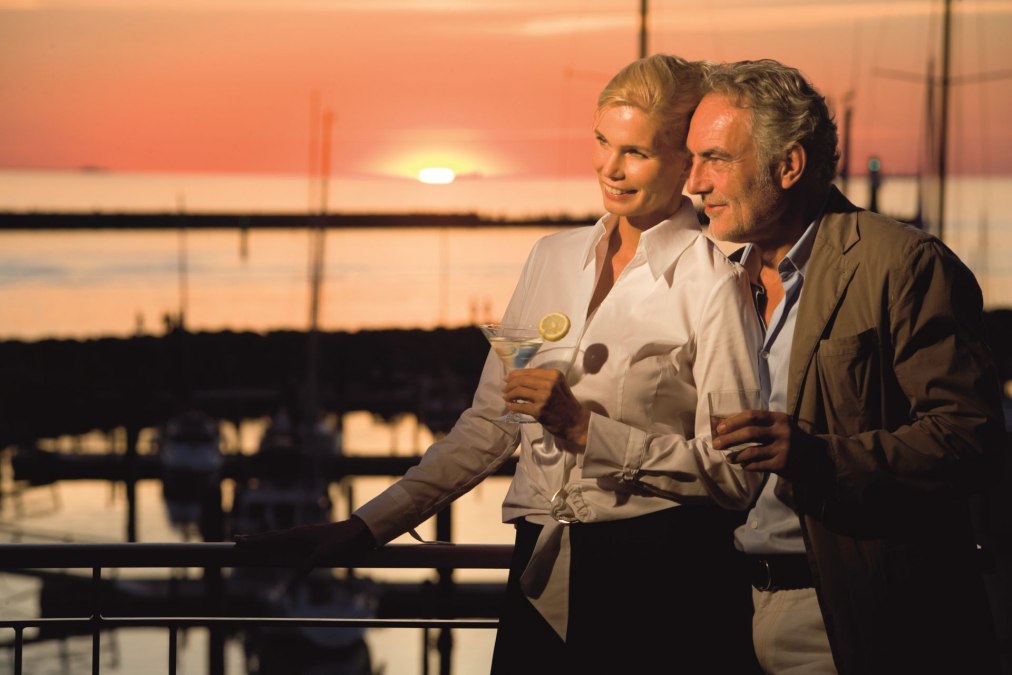 Smell the fresh autumn air and marvel at the play of colors in nature., &copy; Yachthafenresidenz Hohe D&uuml;ne, www.hohe-d&uuml;ne.de