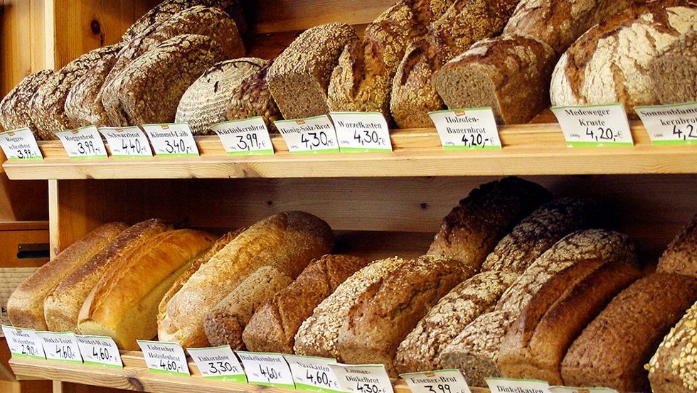 We purchase fresh organic bread and organic bakery products daily from the mill bakery of the farm Medewege, Schwerin, © Jean Müller