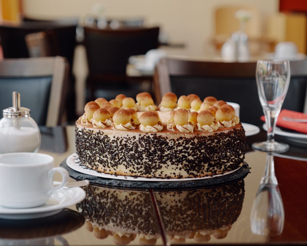 Marzipan tart // &copy; Hotel am Jungfernstieg Betriebsgesellschaft mbH