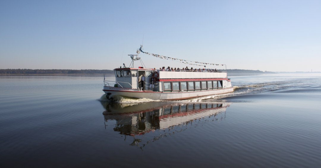 round trips from the respective ports, or scheduled trips from port to port, © Fahrgastschifffahrt Kruse & Voss