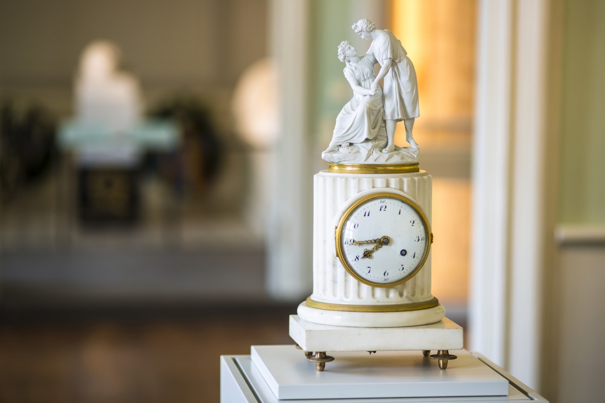 Baroque clock in the Luisen memorial in Hohenzieritz Castle // © SSGK MV / Timm Allrich Baroque clock in the Luisen memorial in Hohenzieritz Castle // © SSGK MV / Timm Allrich