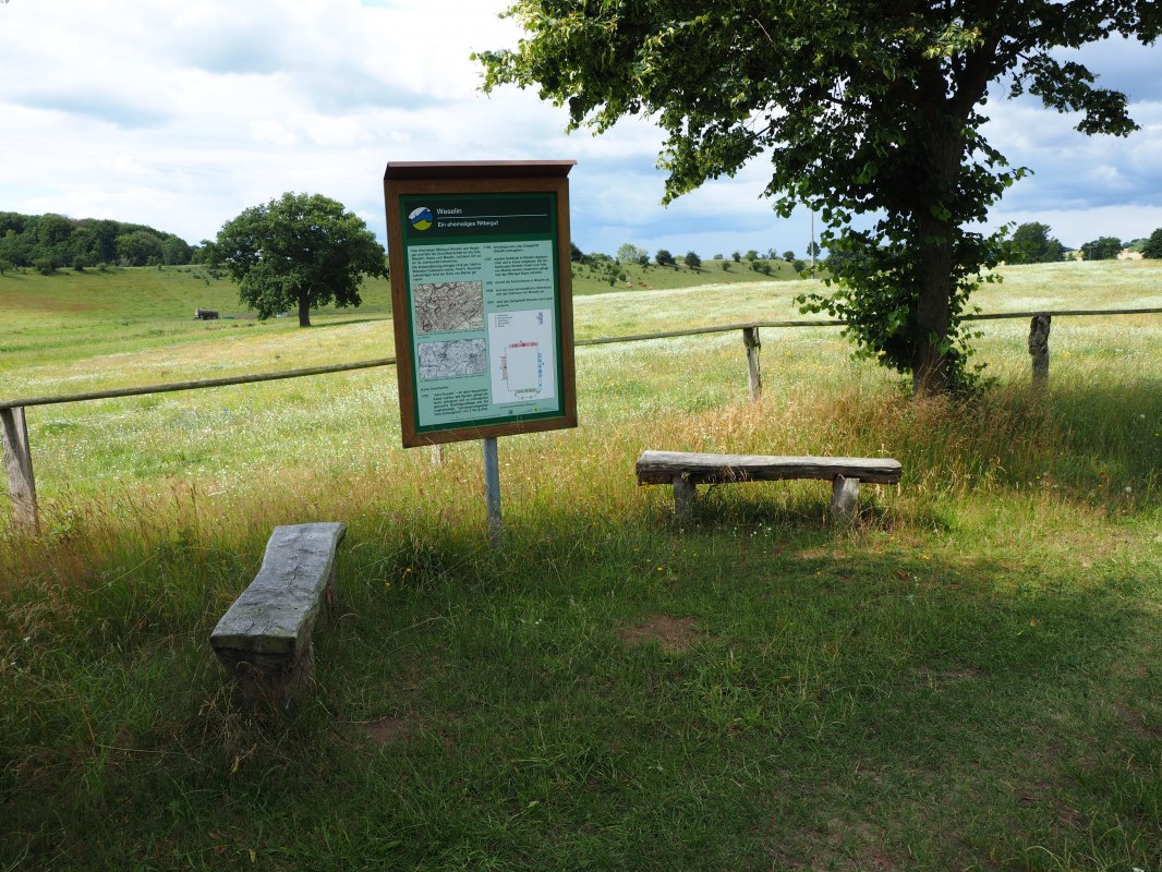 Information point at the nature trail Mittleres Warnowtal, &copy; Naturpark Sternberger Seenland; Volker Brandt