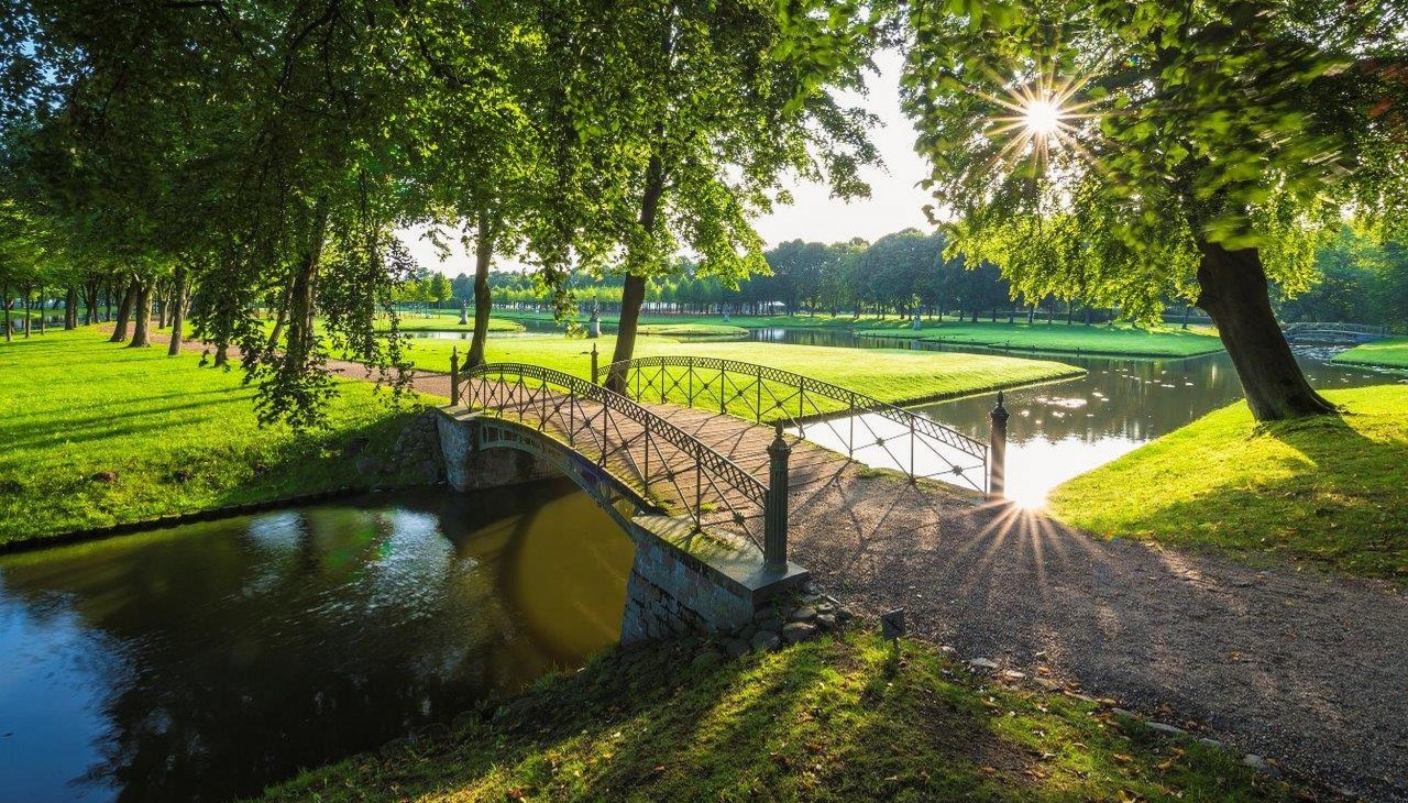 De paleistuinen van Schwerin nodigen uit voor een wandeling, © SSGK MV / Timm Allrich De paleistuinen van Schwerin nodigen uit voor een wandeling, © SSGK MV / Timm Allrich
