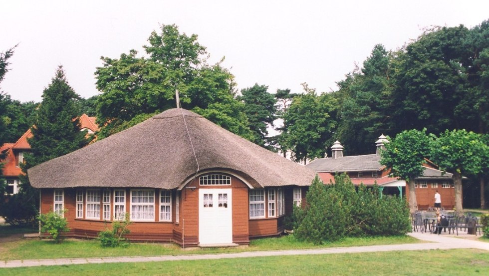 Ons paviljoen (paddenstoel) is een recreatie- en speelgebouw, © Sportjugend Berlin