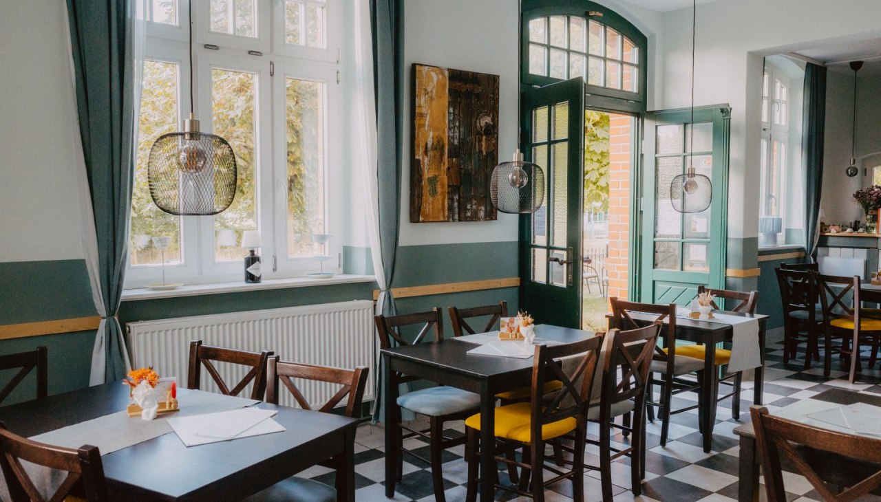 Kawiarnia na stacji kolejowej Dargun, © Bahnhof Dargun