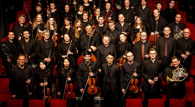 Engelbert Humperdinck: Ouvert&uuml;re zur Oper &bdquo;K&ouml;nigskinder&ldquo;
Richard Wagner: Suite aus &bdquo;Die Meistersinger von N&uuml;rnberg&ldquo;
Samy Moussa: &bdquo;Elysium&ldquo; (2023)
Robert Schumann: Sinfonie Nr. 3 Es-Dur op. 97, &bdquo;Rheinische&ldquo;Spielzeit 26/27 // &copy; Peter van Heesen